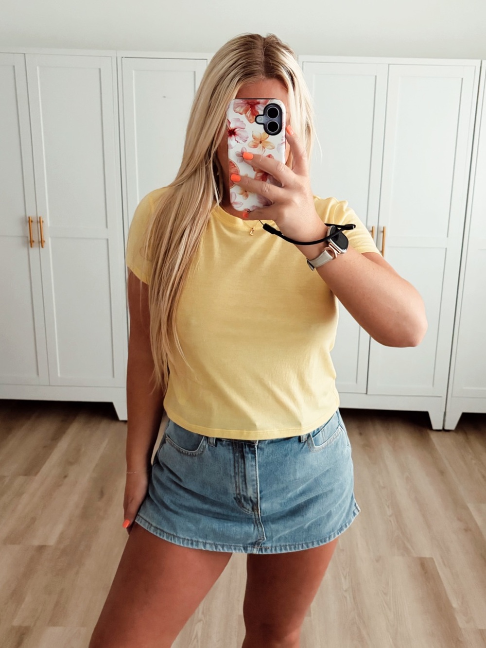 🆕 NWT Pale yellow basics t shirt